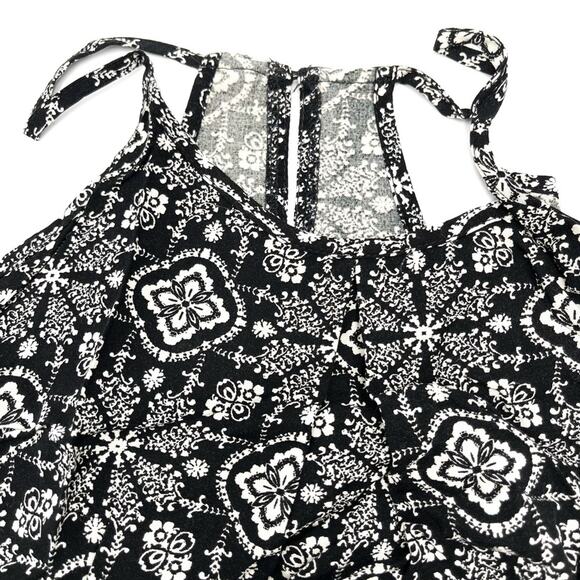 black & white halter neck sleeveless top size XS 100% rayon lace hem - Picture 2 of 7